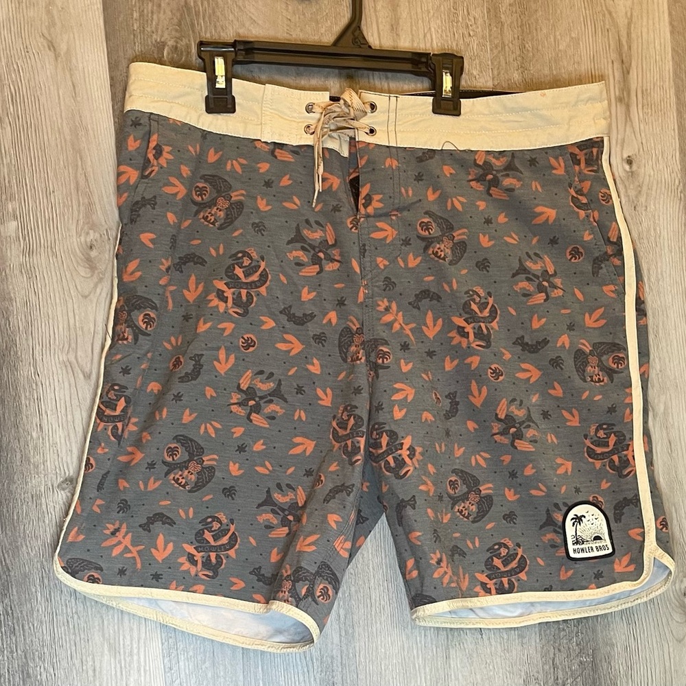 Howler Bros Board Shorts Mens 35 Irie Paradise Parrot and Palm Tree Swim Trunks!
